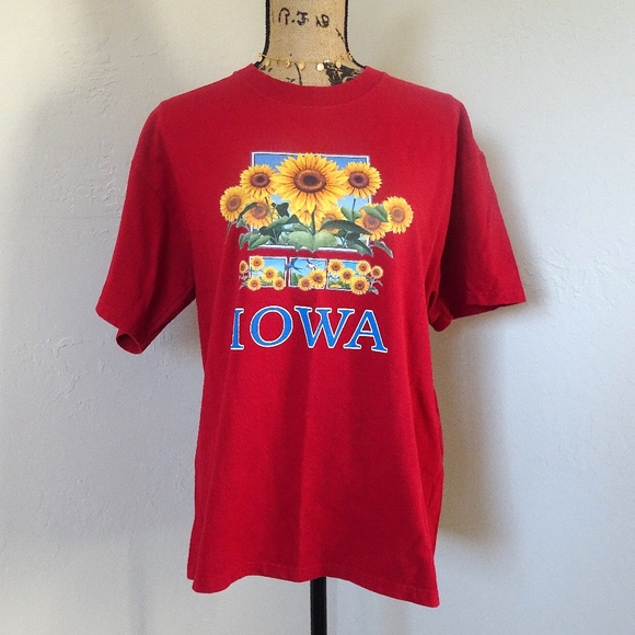 Gildan Tops - Vintage Retro Red Iowa Sunflower Field Short Sleeve T-Shirt Women's Size Large